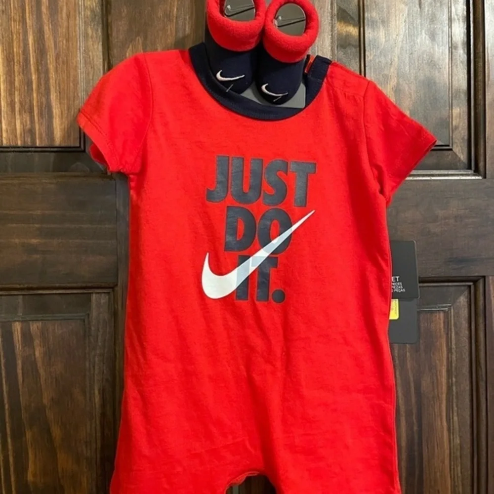 Nike unisex baby 2 piece set size 0-6 month - Picture 2 of 5